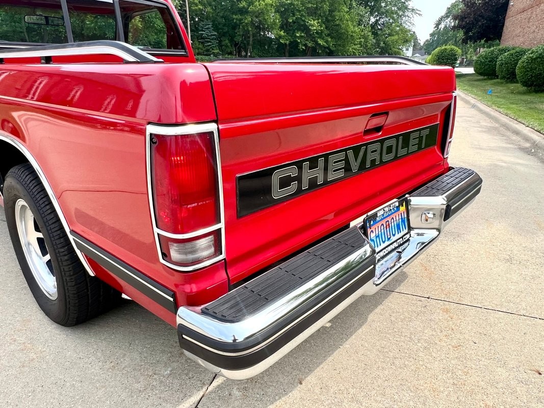 Chevrolet-S-10-1988-Pickup-Truck-30