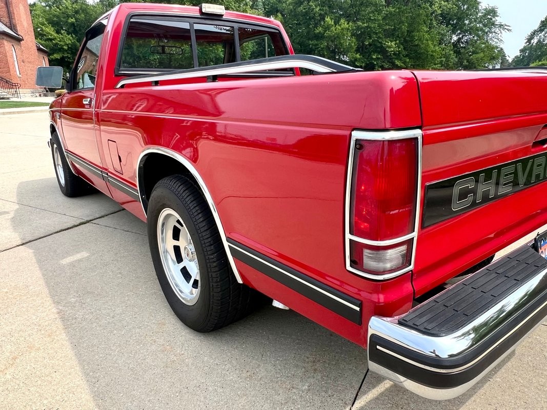 Chevrolet-S-10-1988-Pickup-Truck-31
