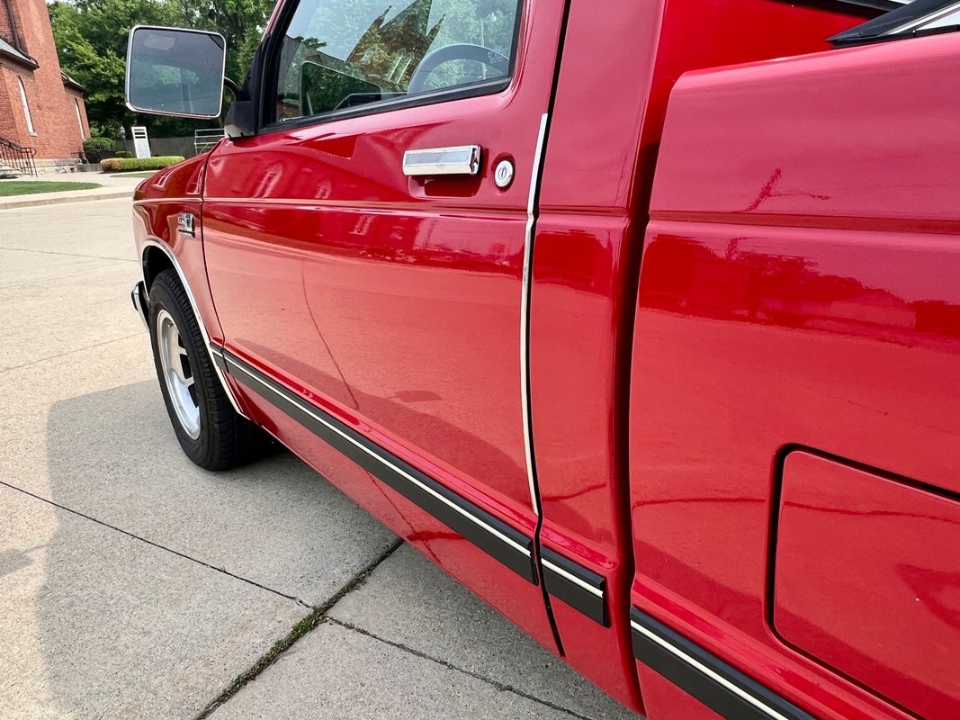 Chevrolet-S-10-1988-Pickup-Truck-32