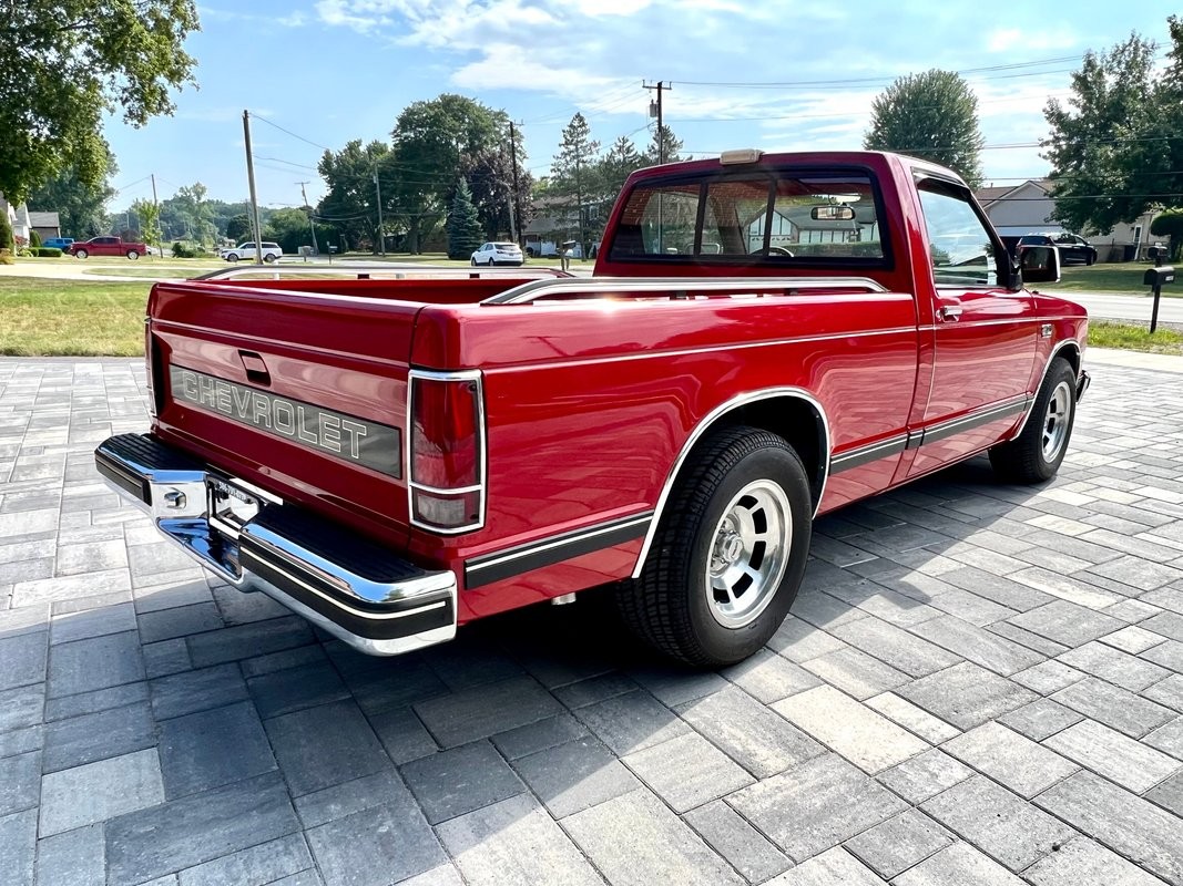 Chevrolet-S-10-1988-Pickup-Truck-4