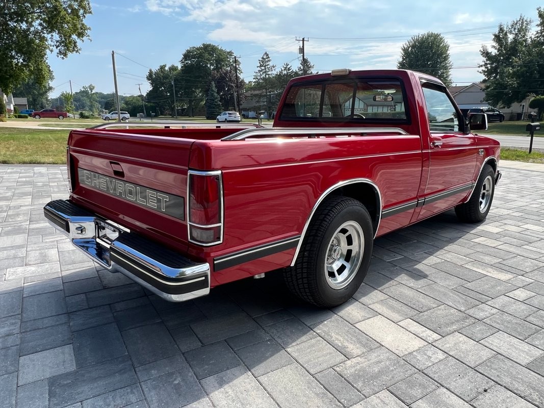 Chevrolet-S-10-1988-Pickup-Truck-5