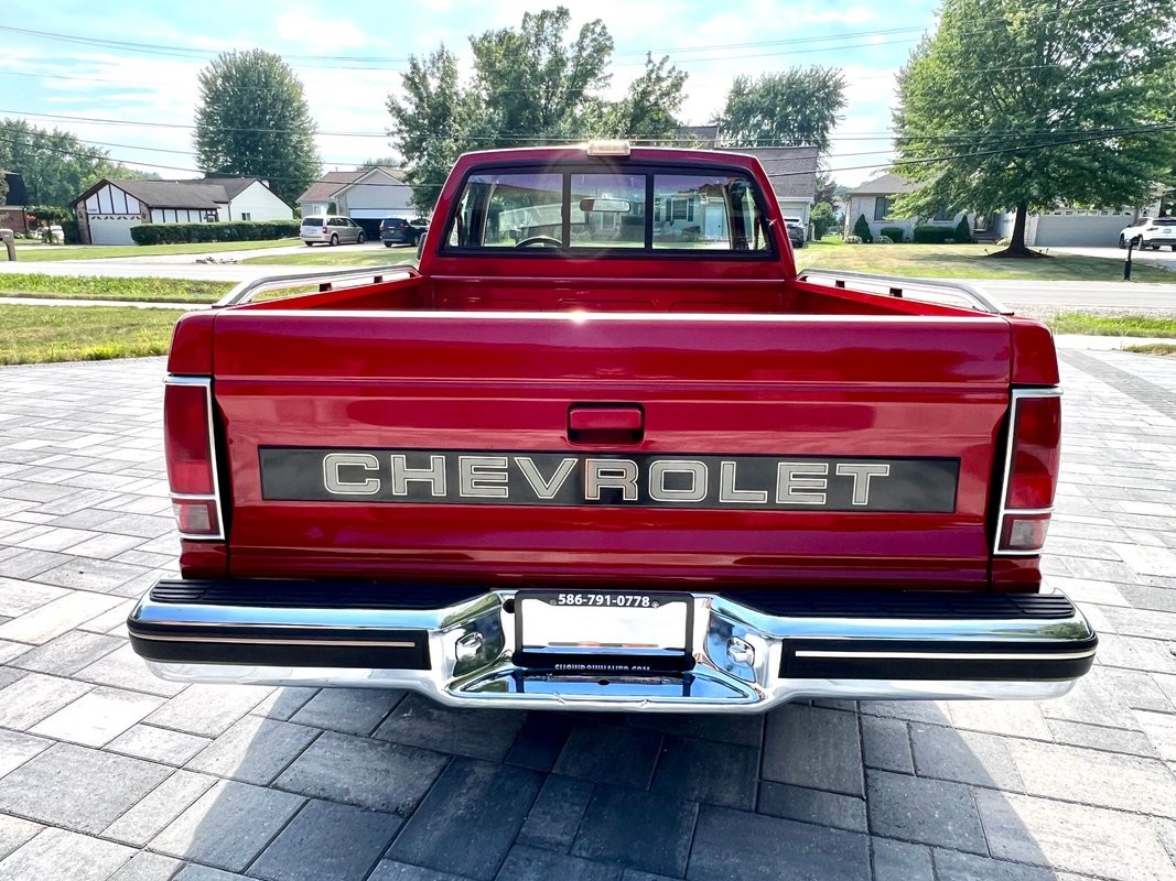 Chevrolet-S-10-1988-Pickup-Truck-6