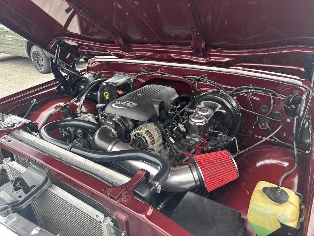 Chevrolet-SUBURBAN-4x4-Built-LS-4l60-vintage-air-high-end-b-1972-1