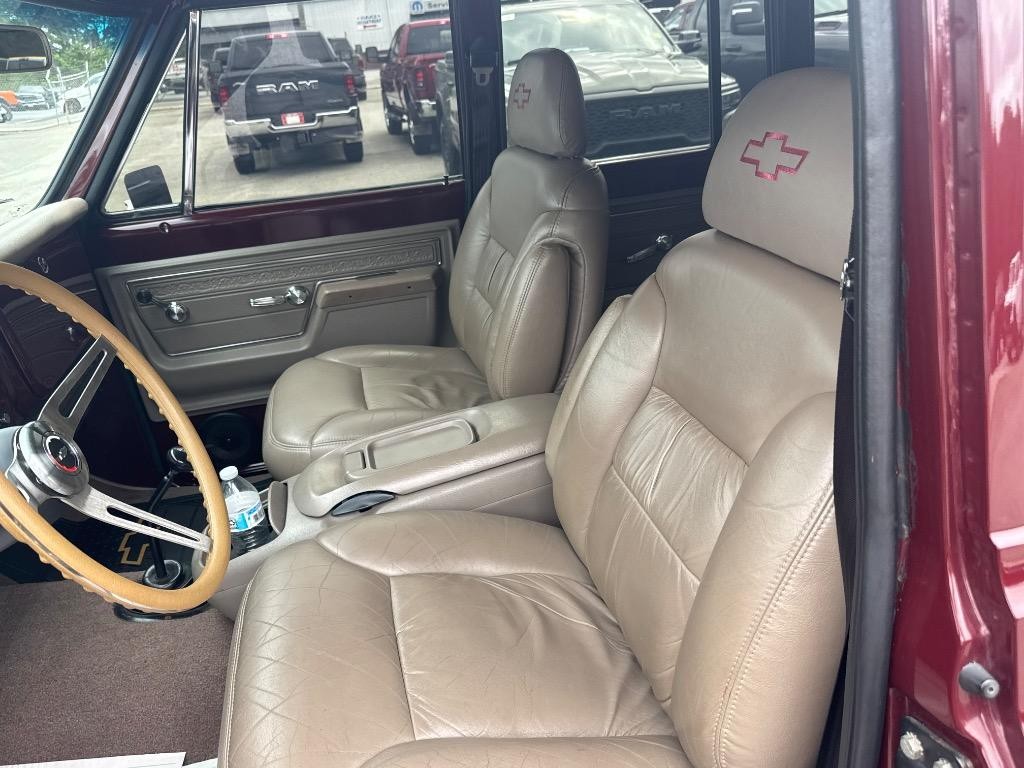 Chevrolet-SUBURBAN-4x4-Built-LS-4l60-vintage-air-high-end-b-1972-11