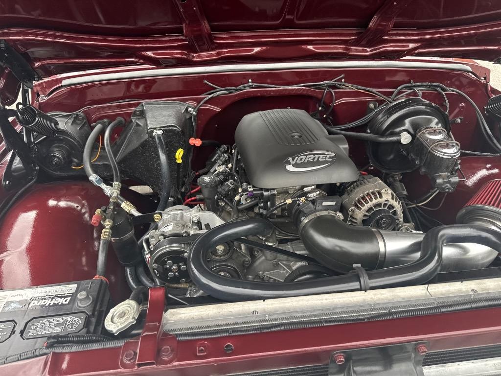 Chevrolet-SUBURBAN-4x4-Built-LS-4l60-vintage-air-high-end-b-1972-13
