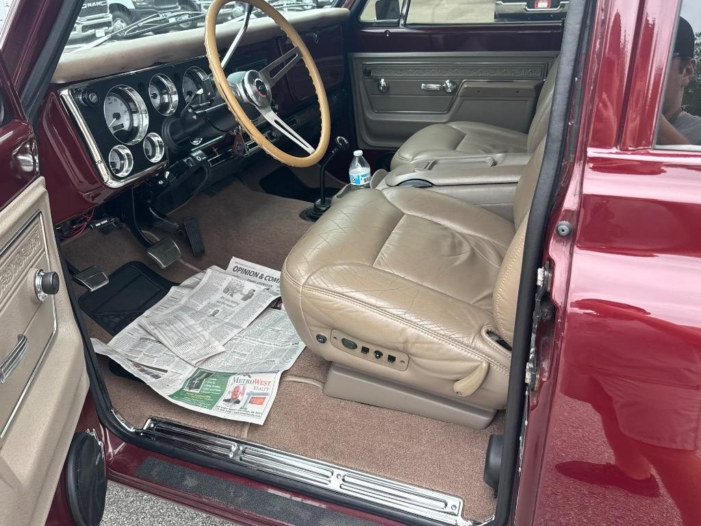 Chevrolet-SUBURBAN-4x4-Built-LS-4l60-vintage-air-high-end-b-1972-3