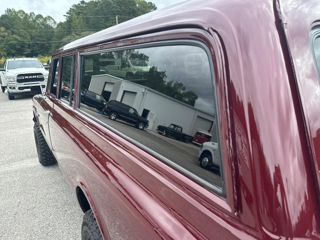 Chevrolet-SUBURBAN-4x4-Built-LS-4l60-vintage-air-high-end-b-1972-32