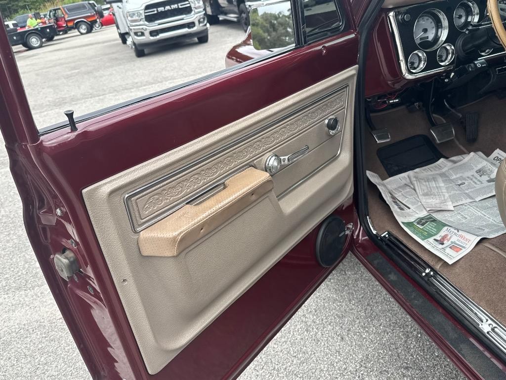 Chevrolet-SUBURBAN-4x4-Built-LS-4l60-vintage-air-high-end-b-1972-35