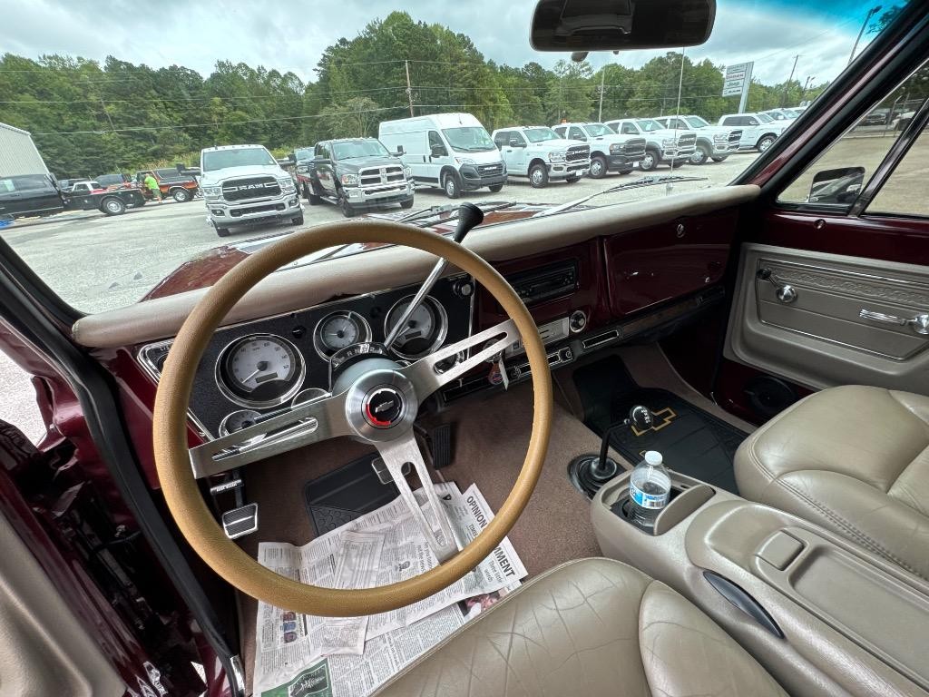 Chevrolet-SUBURBAN-4x4-Built-LS-4l60-vintage-air-high-end-b-1972-36