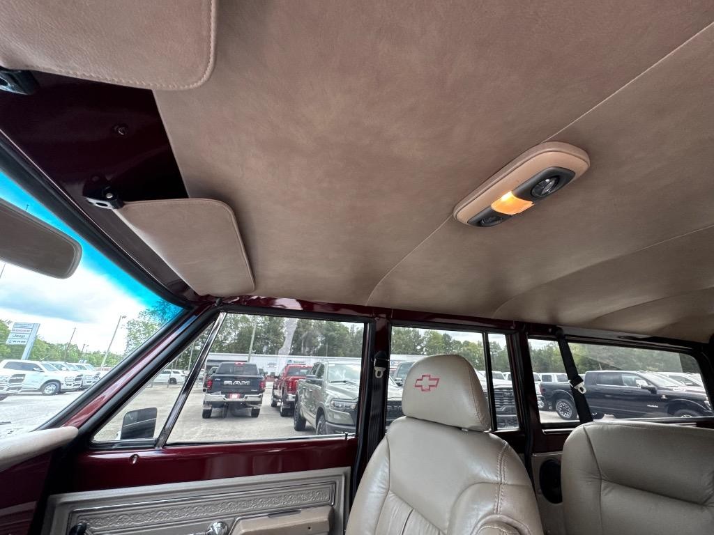 Chevrolet-SUBURBAN-4x4-Built-LS-4l60-vintage-air-high-end-b-1972-38