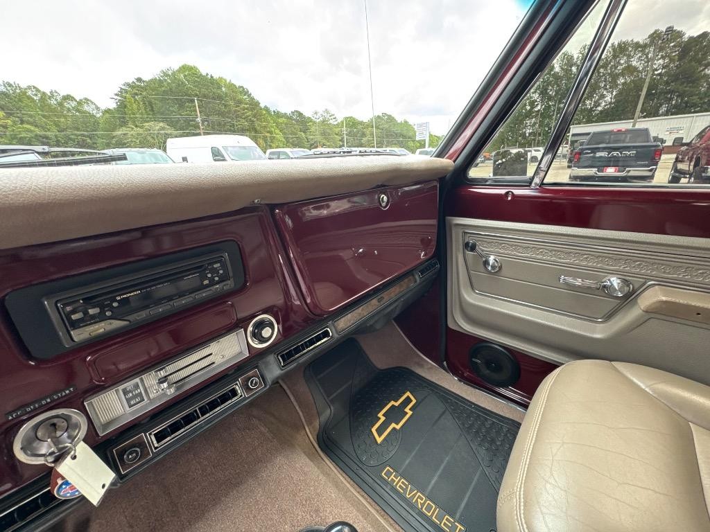 Chevrolet-SUBURBAN-4x4-Built-LS-4l60-vintage-air-high-end-b-1972-39
