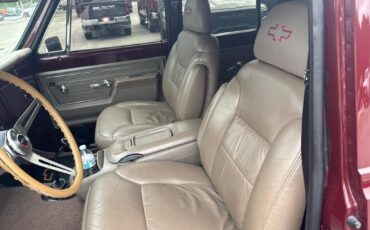Chevrolet-SUBURBAN-4x4-Built-LS-4l60-vintage-air-high-end-b-1972-9