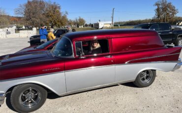 Chevrolet-Sedan-delivery-1957-Candy-wine-silver-Blackred