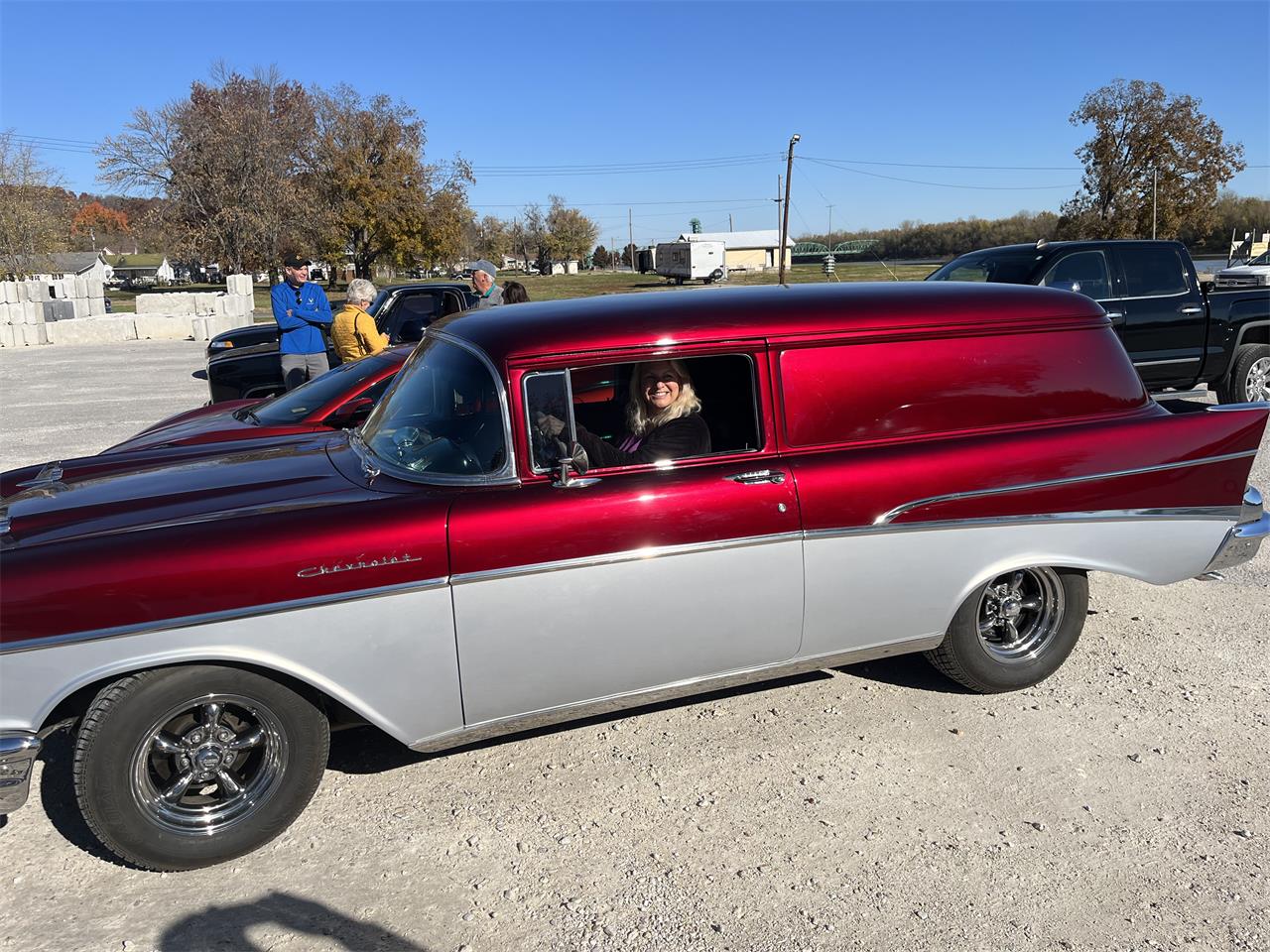 Chevrolet-Sedan-delivery-1957-Candy-wine-silver-Blackred