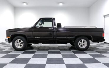 Chevrolet-Silverado-1500-1984-Pickup-Truck-3