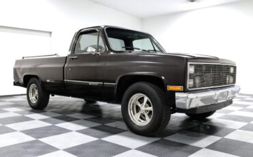 Chevrolet-Silverado-1500-1984-Pickup-Truck