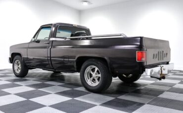 Chevrolet-Silverado-1500-1984-Pickup-Truck-4