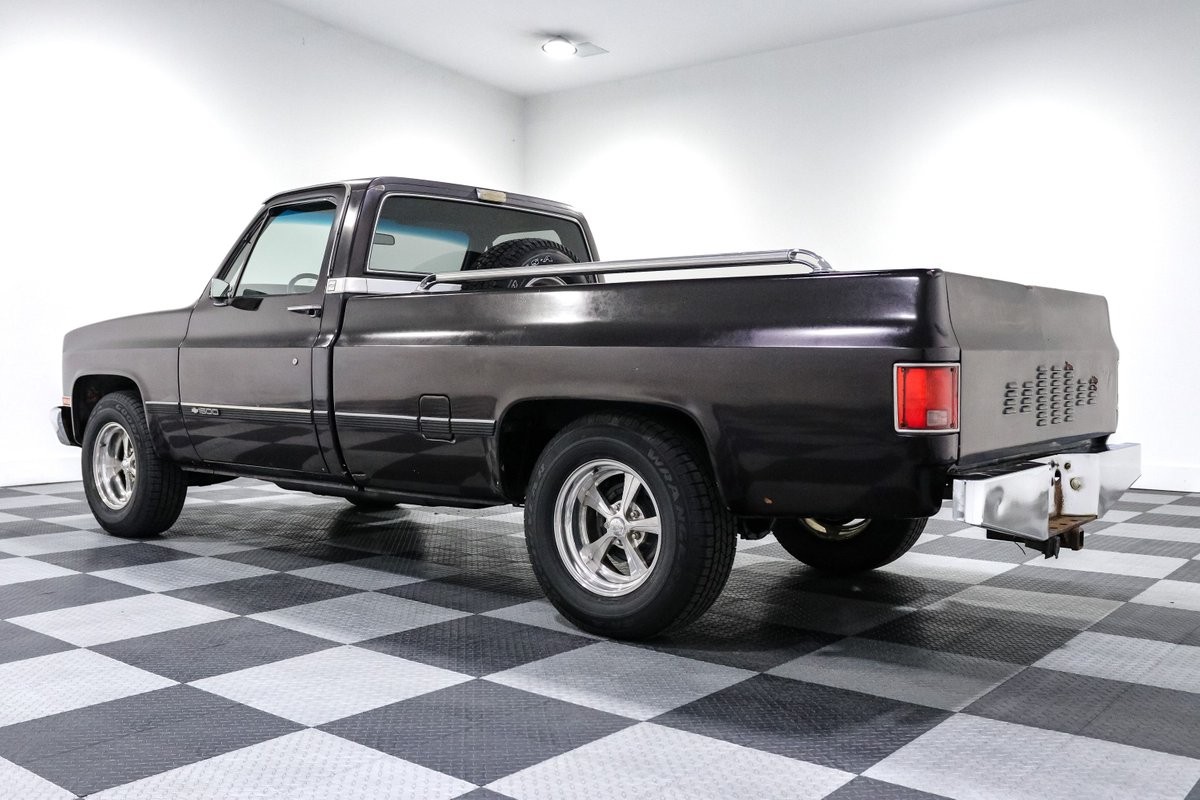 Chevrolet-Silverado-1500-1984-Pickup-Truck-4