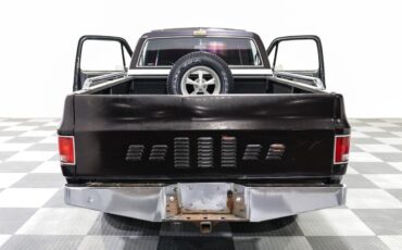 Chevrolet-Silverado-1500-1984-Pickup-Truck-5