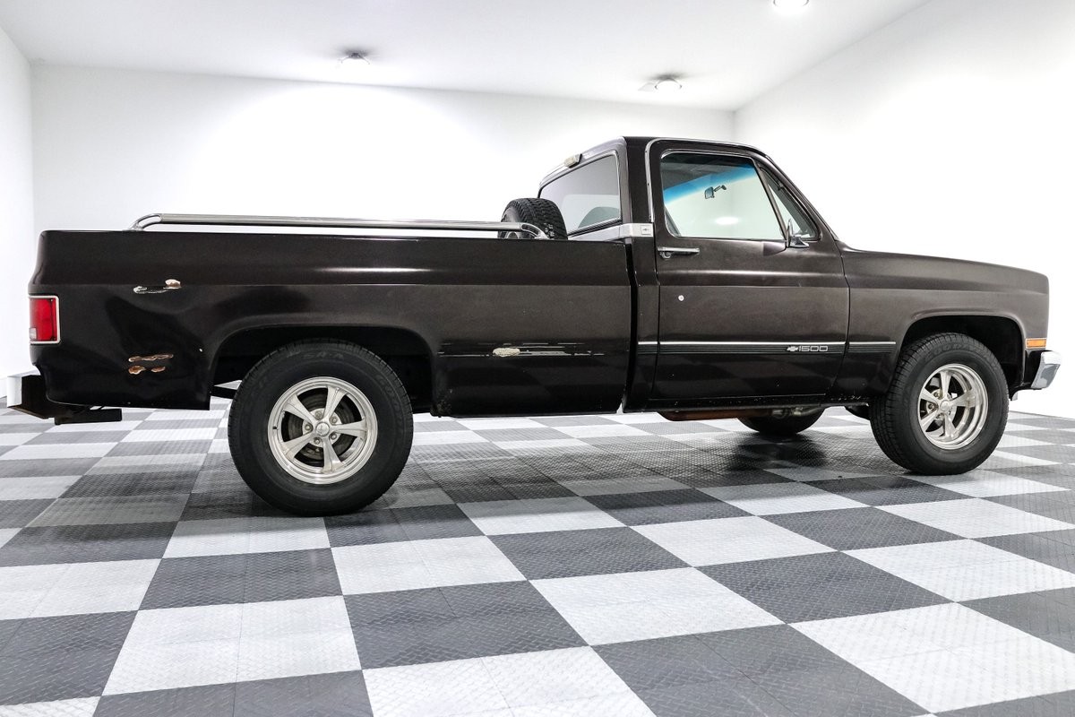 Chevrolet-Silverado-1500-1984-Pickup-Truck-7