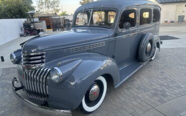 Chevrolet-Suburban-1941-Grey-Bei