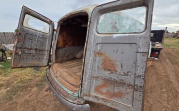 Chevrolet-Suburban-1949-SUV-10