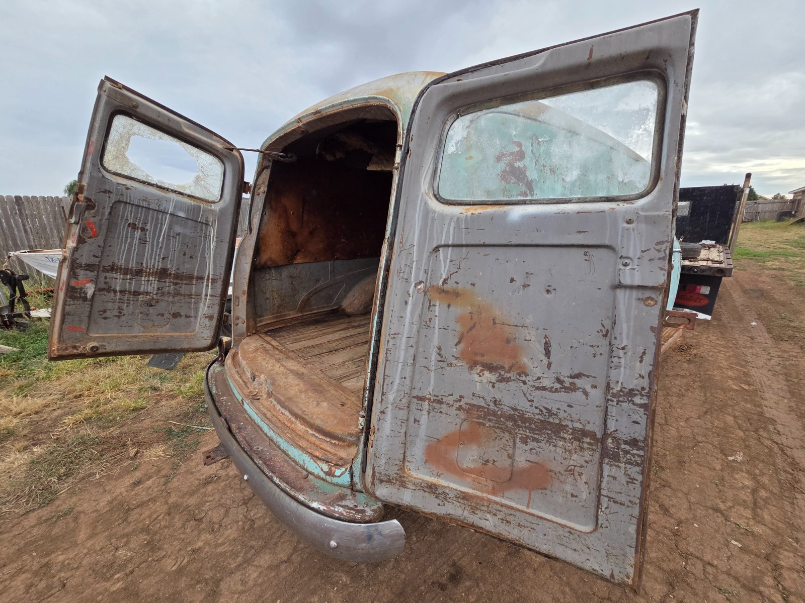 Chevrolet-Suburban-1949-SUV-10