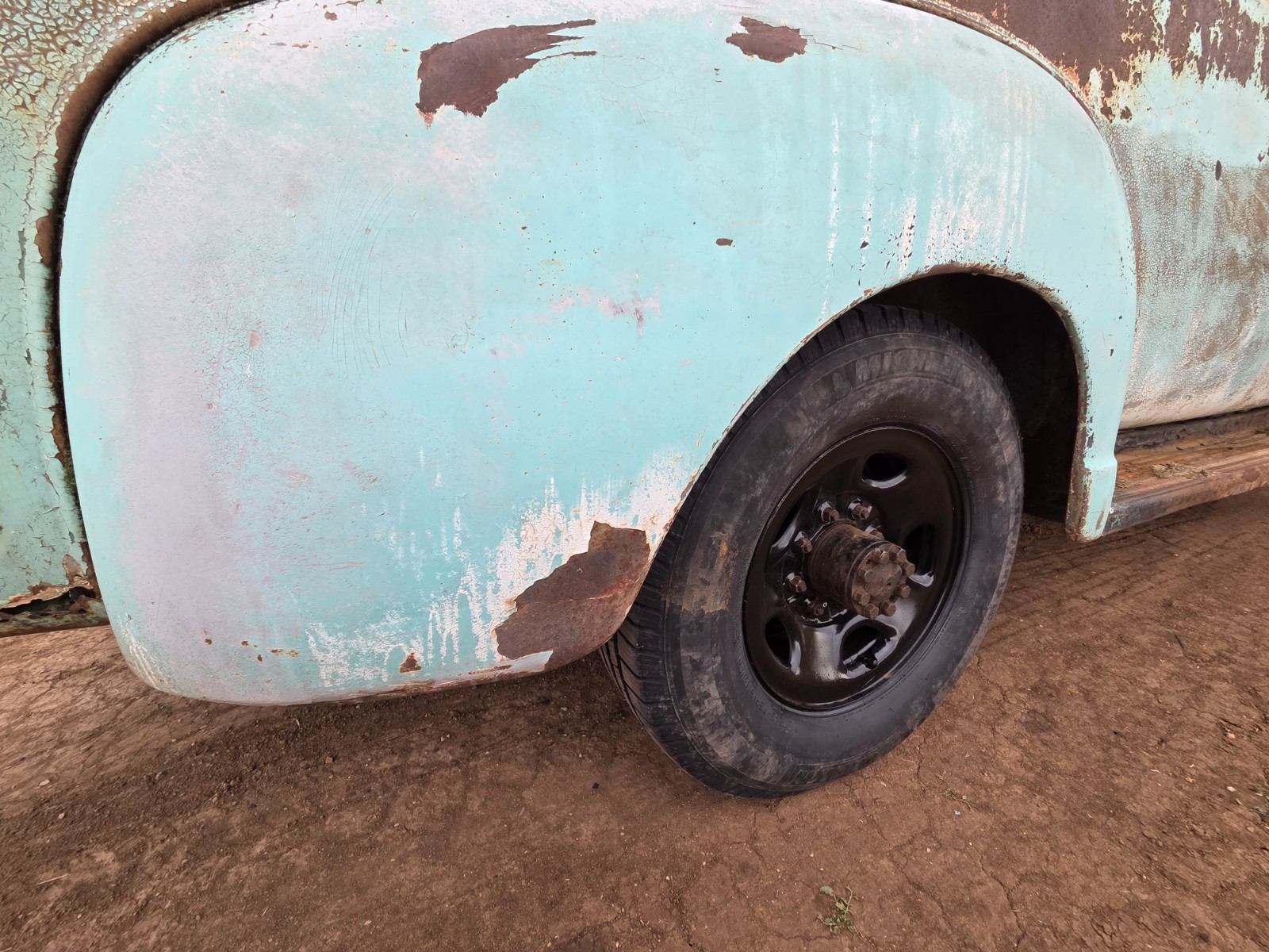 Chevrolet-Suburban-1949-SUV-21