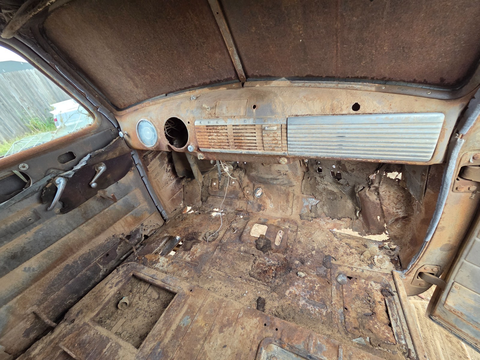 Chevrolet-Suburban-1949-SUV-30