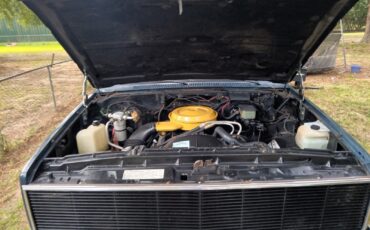 Chevrolet-Suburban-1987-12