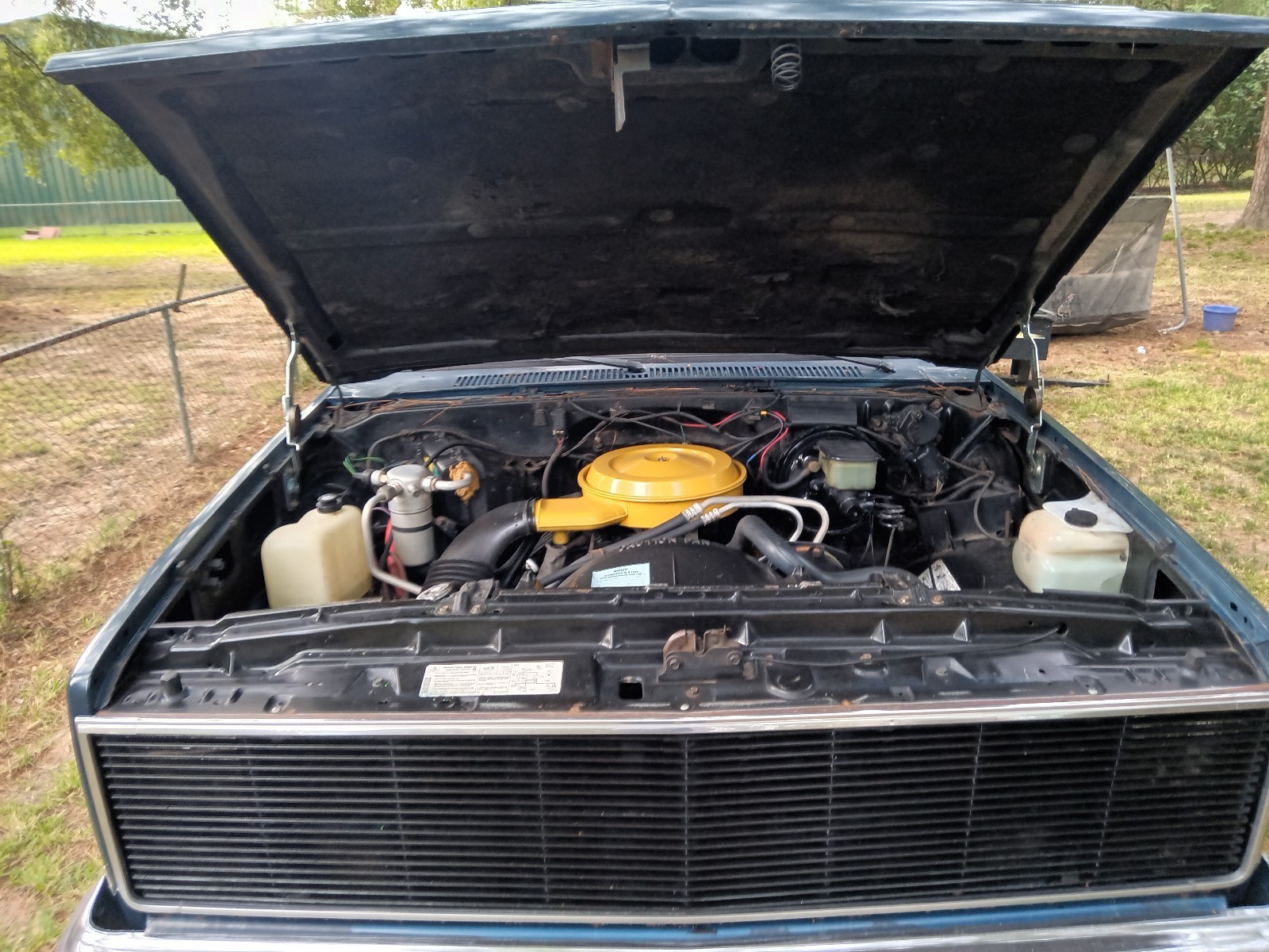 Chevrolet-Suburban-1987-12