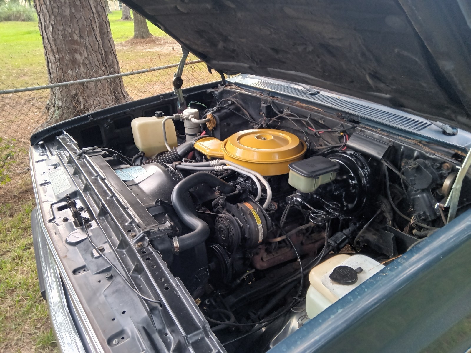 Chevrolet-Suburban-1987-14