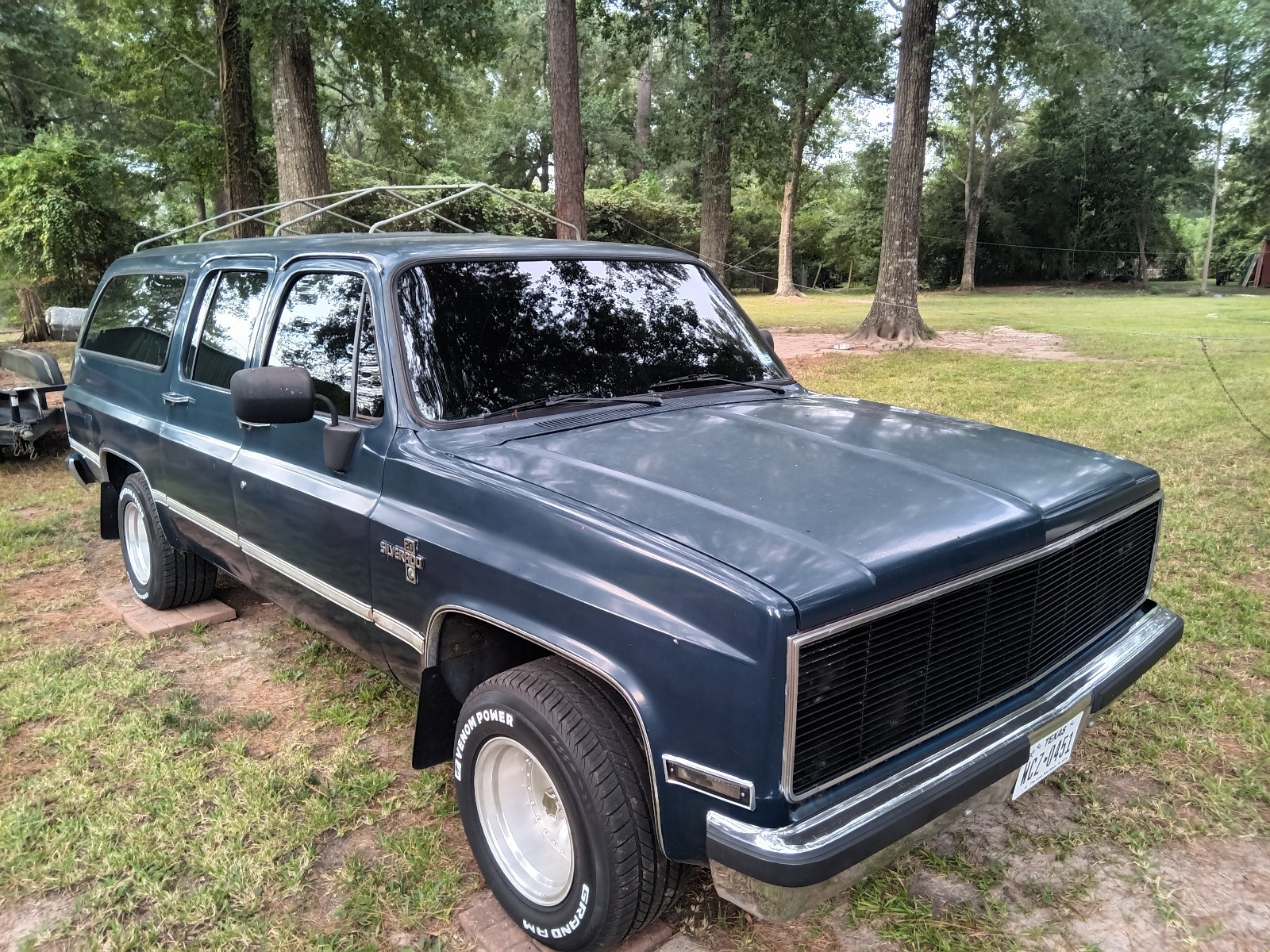 Chevrolet-Suburban-1987-2