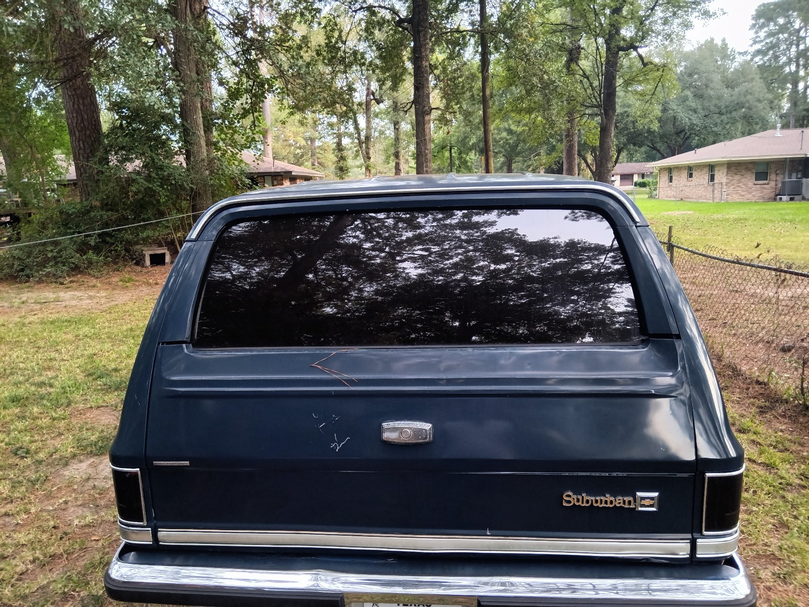 Chevrolet-Suburban-1987-4