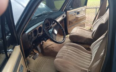 Chevrolet-Suburban-1987-6