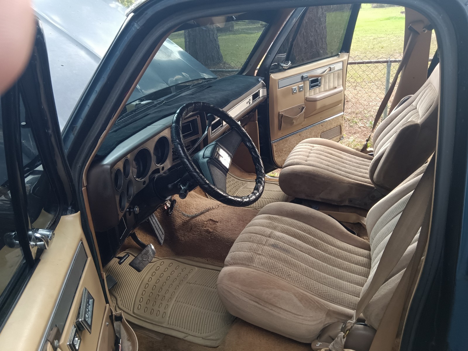 Chevrolet-Suburban-1987-6