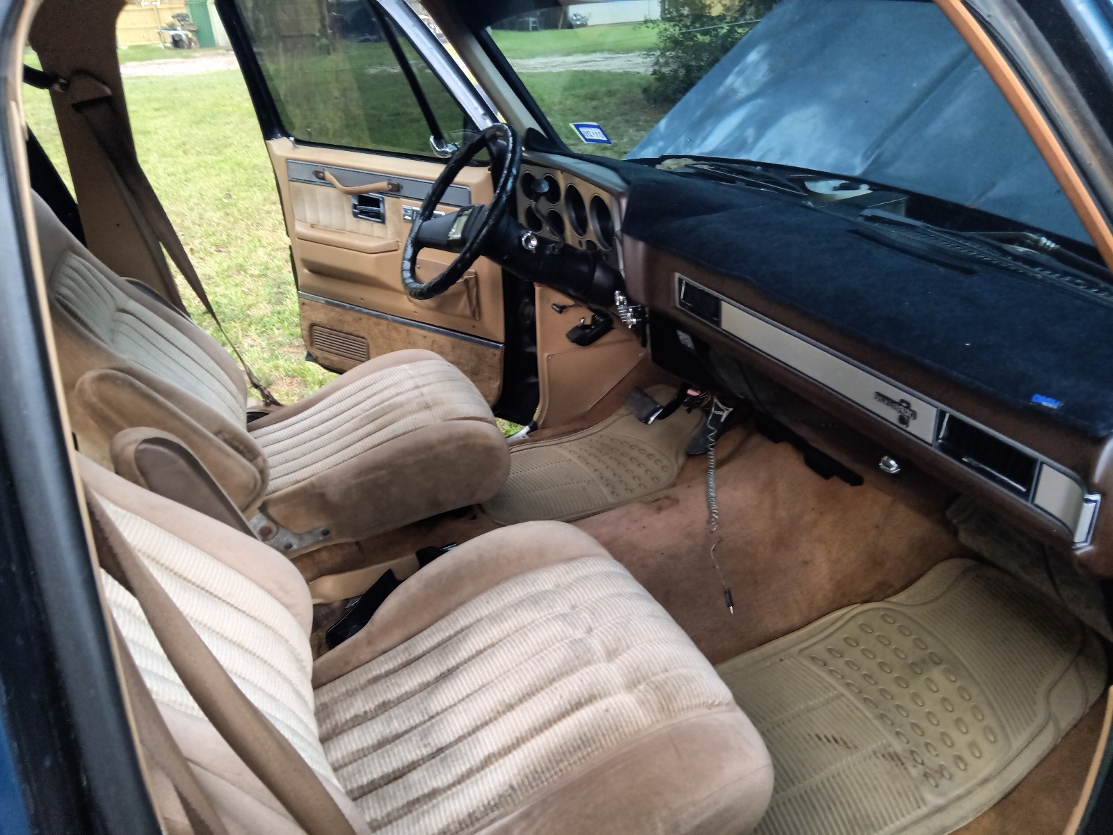 Chevrolet-Suburban-1987-7