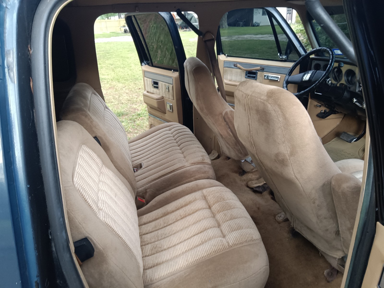 Chevrolet-Suburban-1987-8