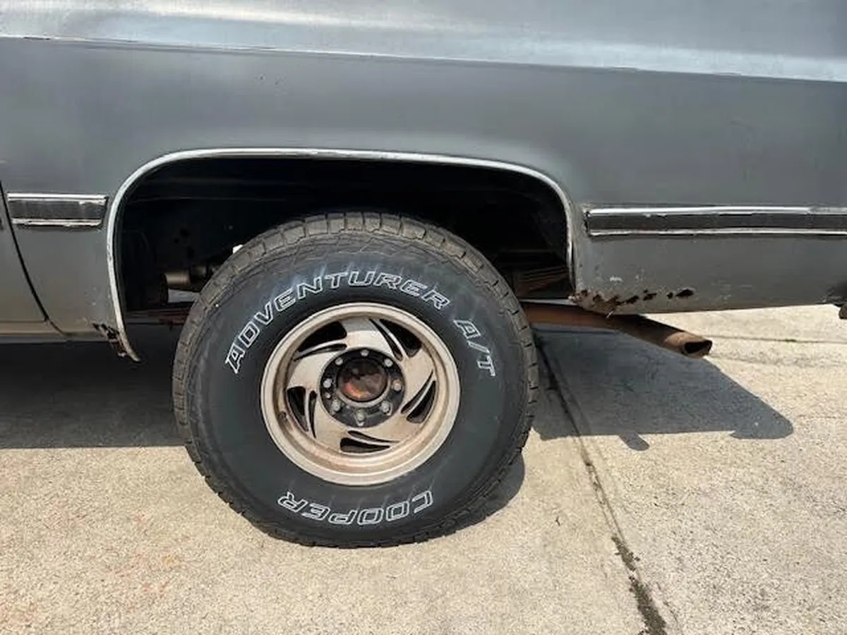 Chevrolet-Suburban-1987-Grey-Blue-1