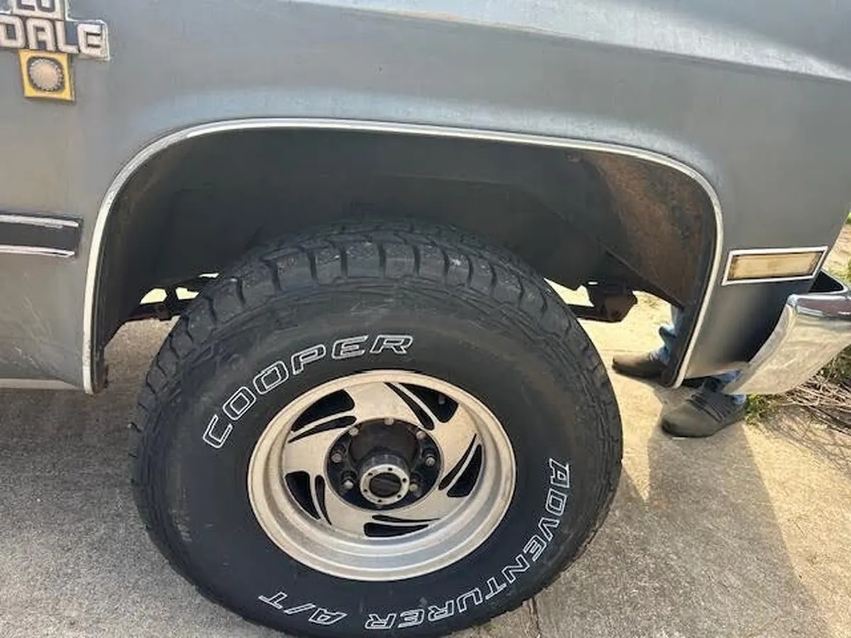 Chevrolet-Suburban-1987-Grey-Blue-19