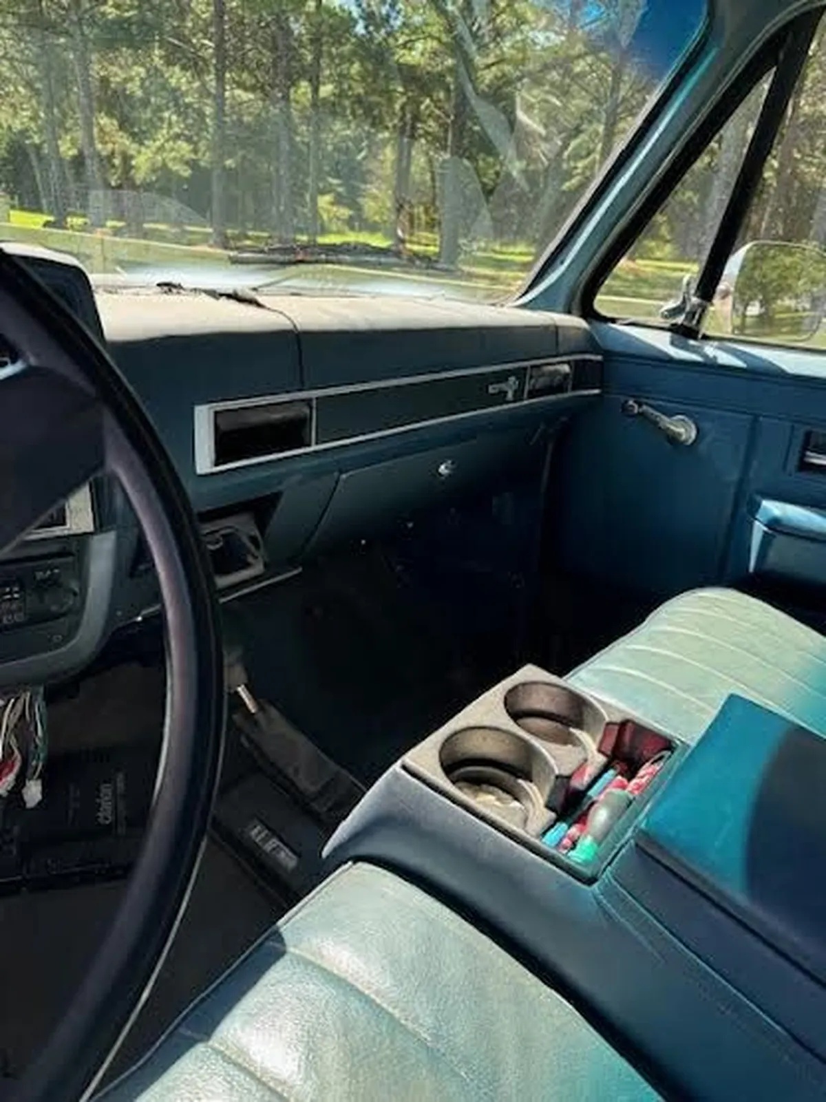 Chevrolet-Suburban-1987-Grey-Blue-2