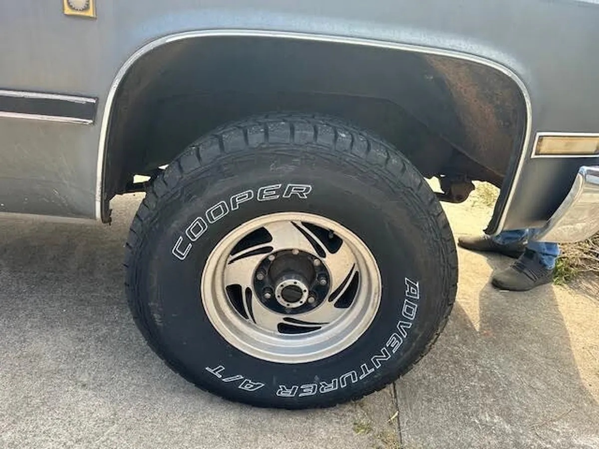 Chevrolet-Suburban-1987-Grey-Blue-7