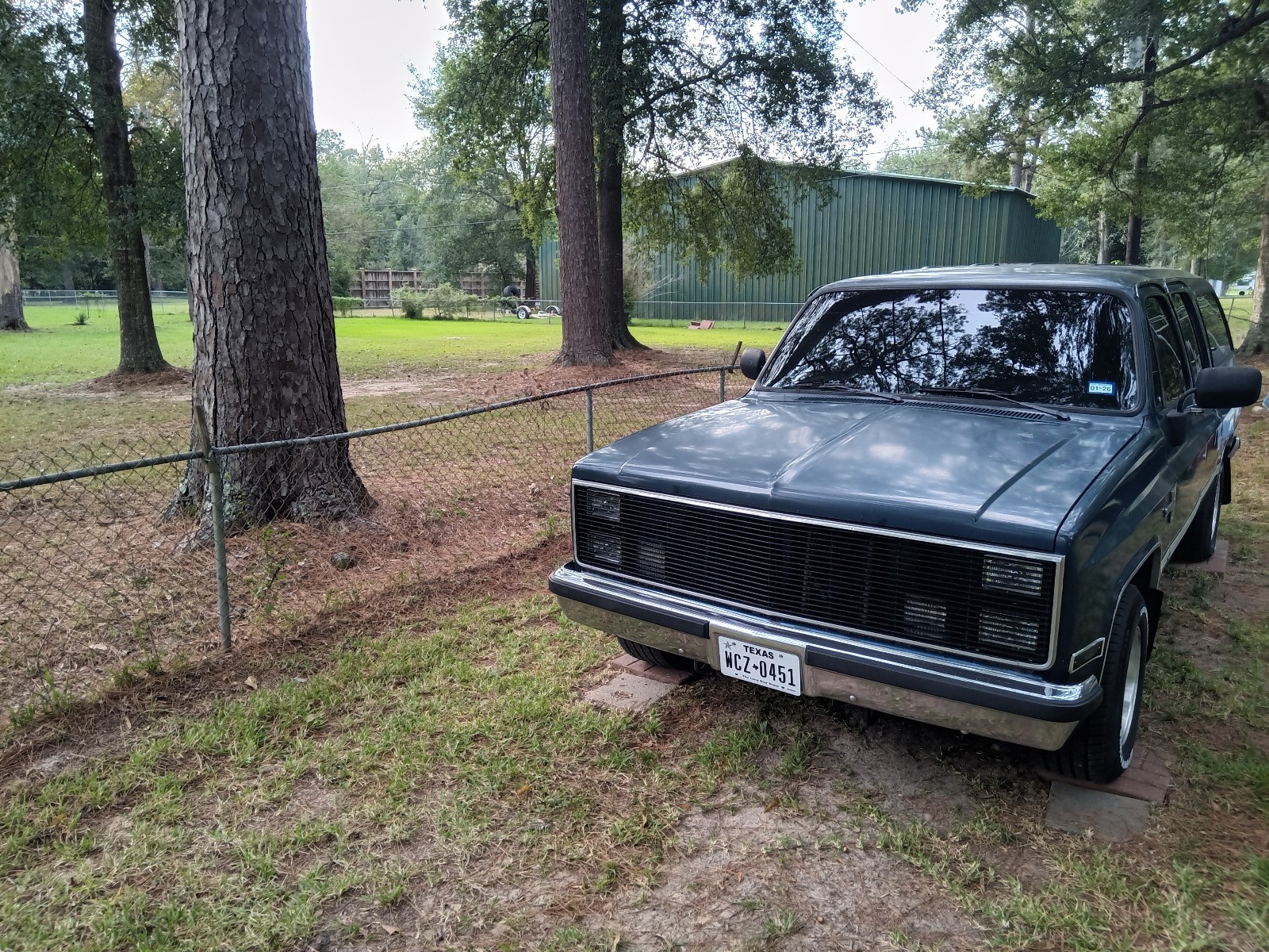Chevrolet-Suburban-1987
