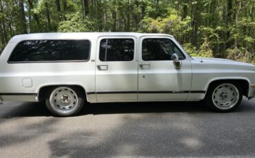 Chevrolet-Suburban-1991-SUV-1
