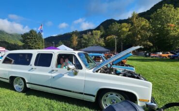 Chevrolet-Suburban-1991-SUV-11