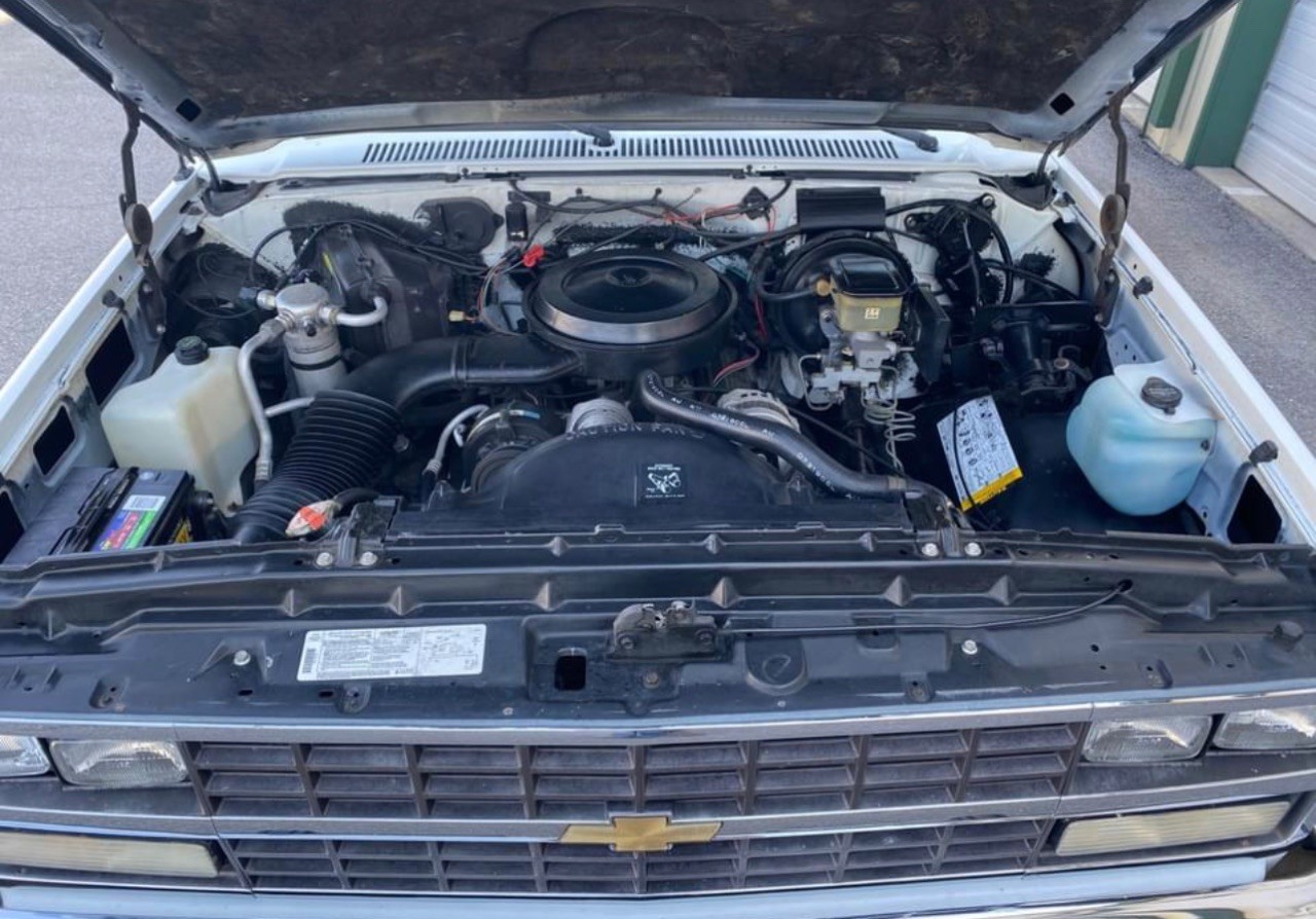Chevrolet-Suburban-1991-SUV-6