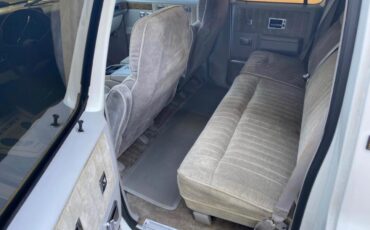 Chevrolet-Suburban-1991-SUV-8