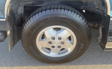 Chevrolet-Suburban-1993-SUV-18