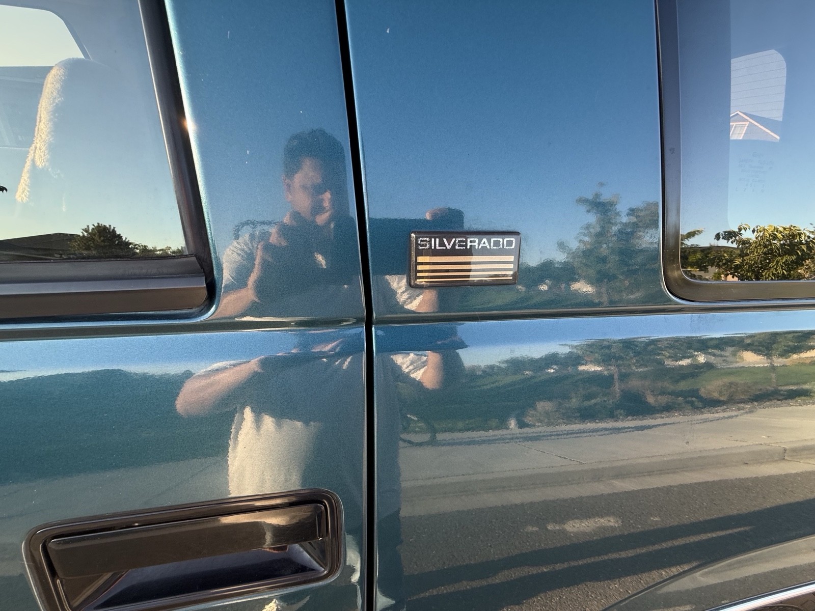 Chevrolet-Suburban-1993-SUV-19