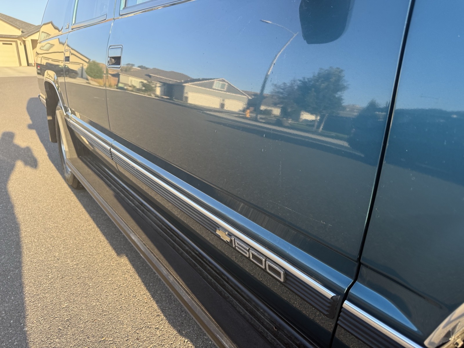 Chevrolet-Suburban-1993-SUV-8